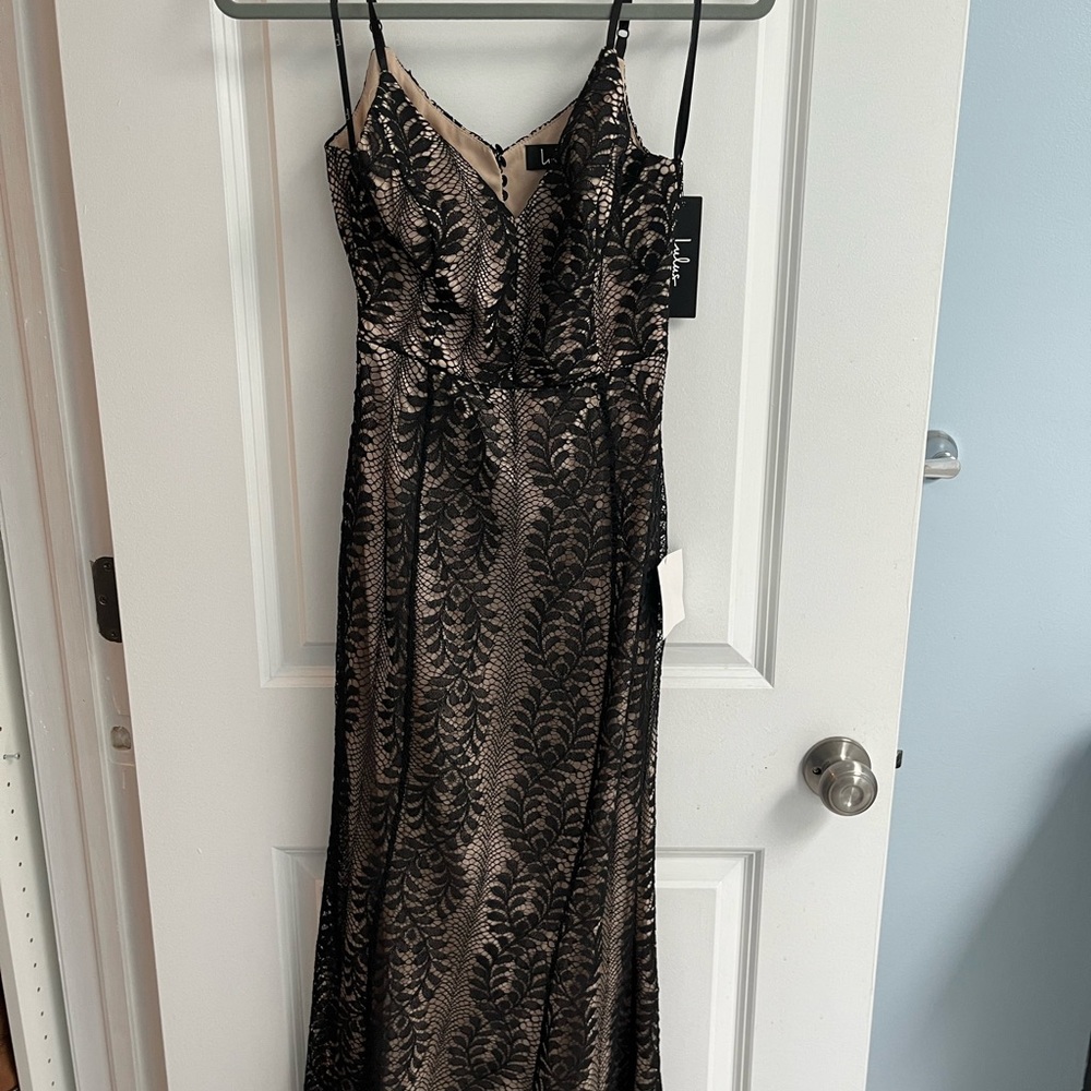 NEW/never worn Lulus black lace mermaid gown